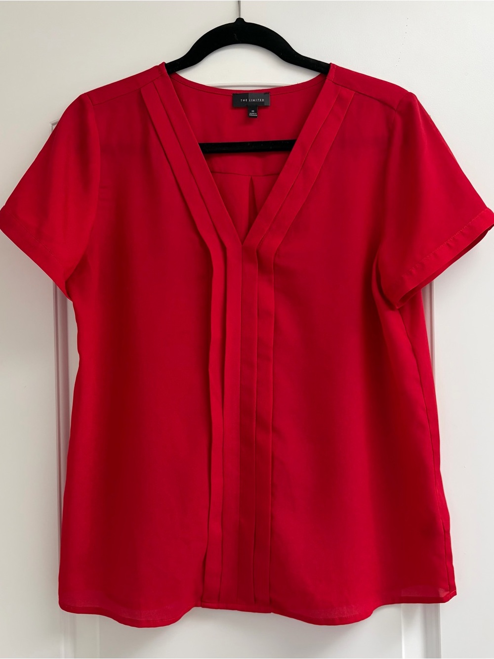 EUC The Limited Women's Red V-Neck Pleated Short-Sleeve Blouse